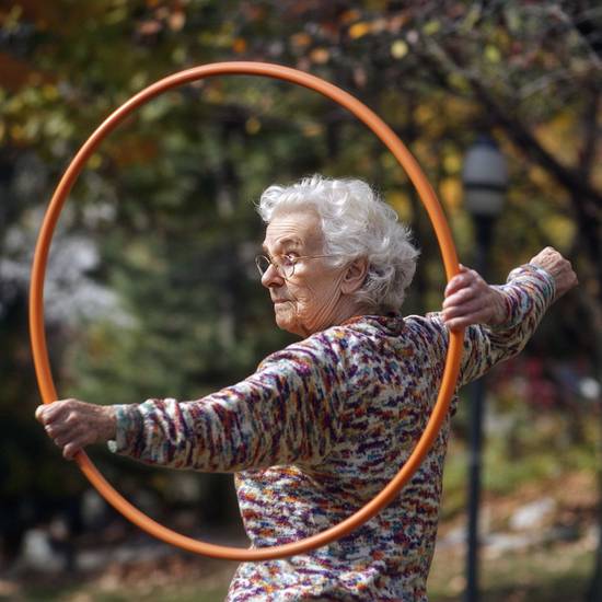 轉(zhuǎn)呼啦圈對(duì)女性的危害，轉(zhuǎn)呼啦圈潛在風(fēng)險(xiǎn)女性健身需警惕三大危害